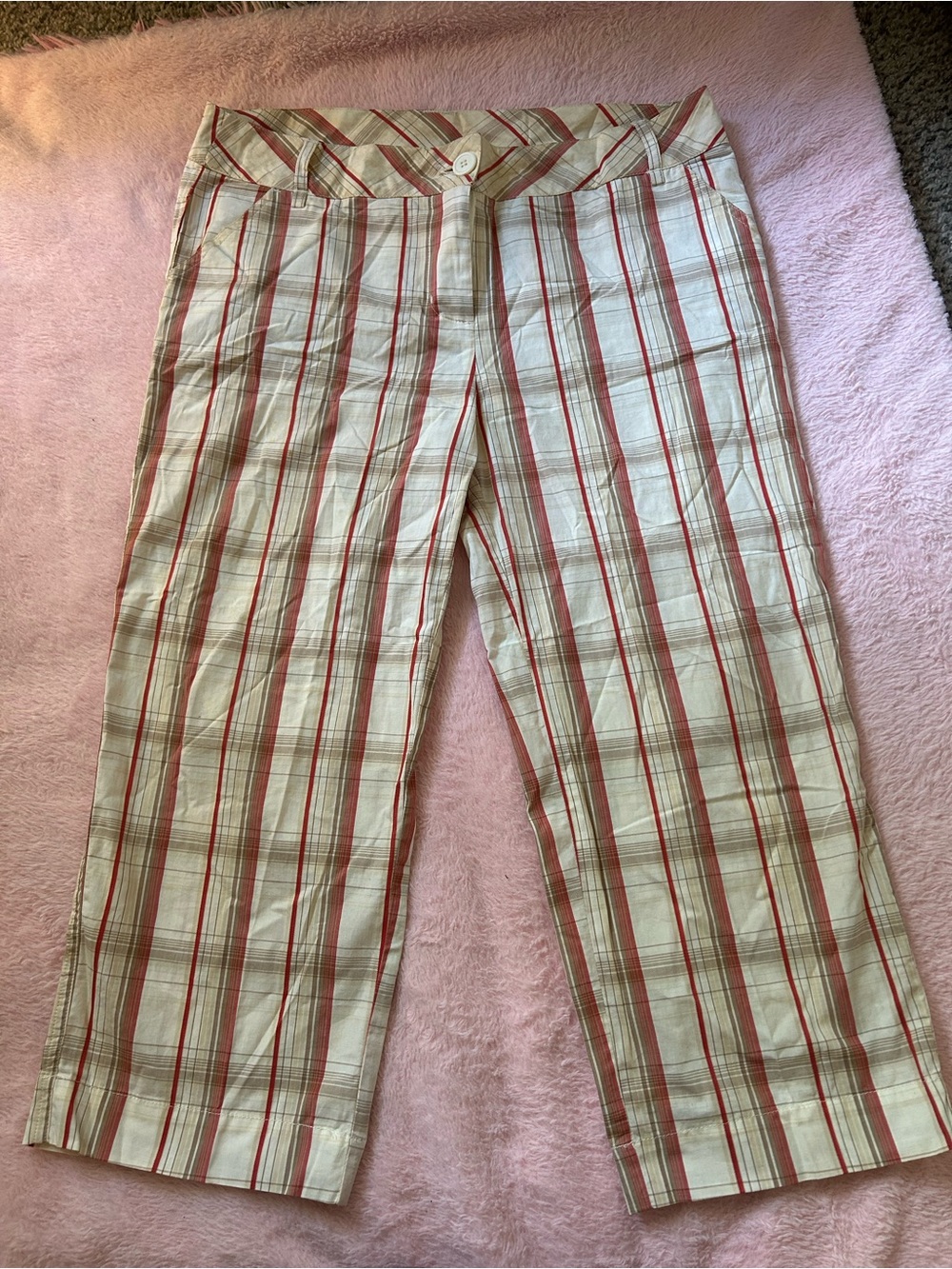 Women’s Striped Capris in White and Red - Classic Summer Style